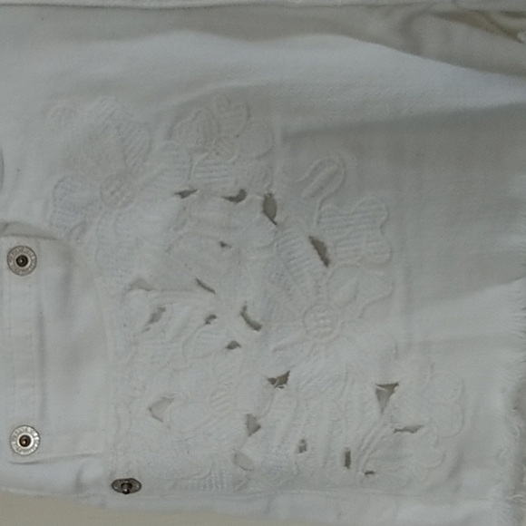 American Eagle "Hi-Rise Shortie" Denim White Lace Jean Shorts Sz 00 - Picture 6 of 11